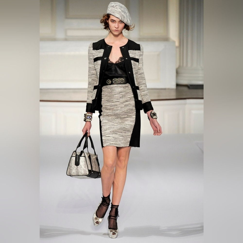 ○$1 900 OSCAR DE LA RENTA EXCLUS TWEED SILK LINED RUNWAY SKIRT US 8